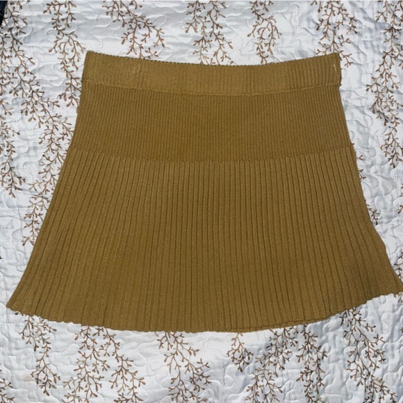 NWT Aerie Take Charge Wool Blend Ribbed Sweater Knit Mini Skirt in Golden Honey - Picture 2 of 8